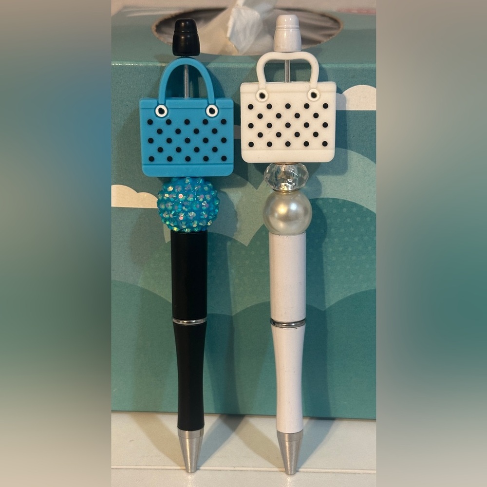 Stylish Bogg Bag Black or White Pen
